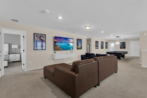 House in Davenport, Florida 9 bedrooms, 408.68 sq.m. № 2391349 - photo 24