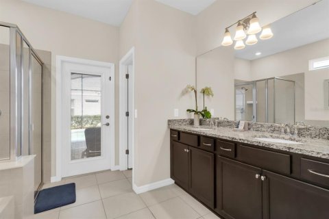 House in Davenport, Florida 9 bedrooms, 408.68 sq.m. № 2391349 - photo 20