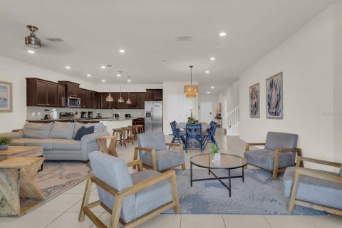 House in Davenport, Florida 9 bedrooms, 408.68 sq.m. № 2391349 - photo 7