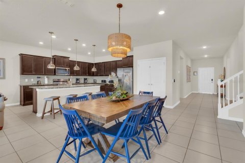 House in Davenport, Florida 9 bedrooms, 408.68 sq.m. № 2391349 - photo 5
