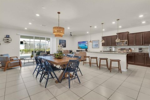 House in Davenport, Florida 9 bedrooms, 408.68 sq.m. № 2391349 - photo 6
