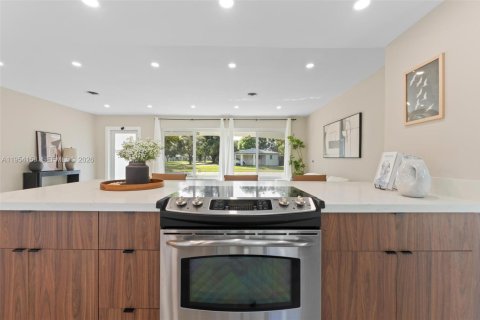 House in Plantation, Florida 3 bedrooms, 159.05 sq.m. № 2009368 - photo 18