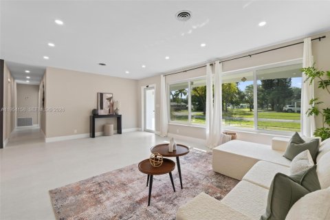 House in Plantation, Florida 3 bedrooms, 159.05 sq.m. № 2009368 - photo 7