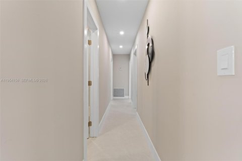 House in Plantation, Florida 3 bedrooms, 159.05 sq.m. № 2009368 - photo 25