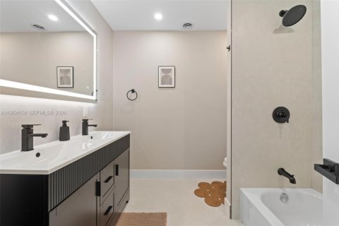 House in Plantation, Florida 3 bedrooms, 159.05 sq.m. № 2009368 - photo 26