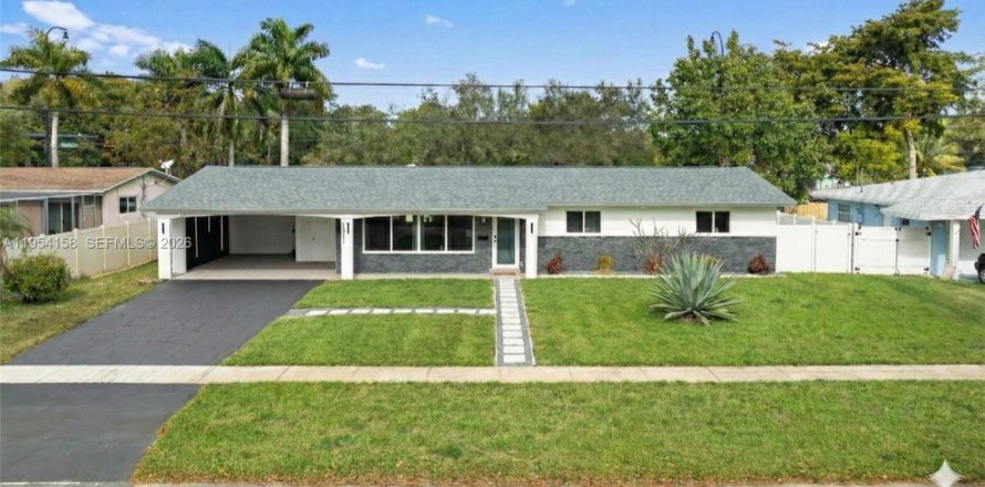 House in Plantation, Florida 3 bedrooms, 159.05 sq.m. № 2009368