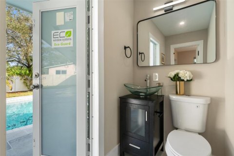 House in Plantation, Florida 3 bedrooms, 159.05 sq.m. № 2009368 - photo 14