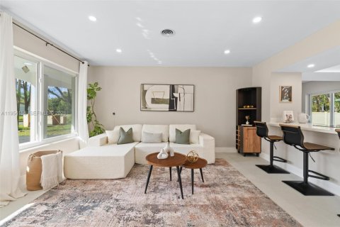 House in Plantation, Florida 3 bedrooms, 159.05 sq.m. № 2009368 - photo 6