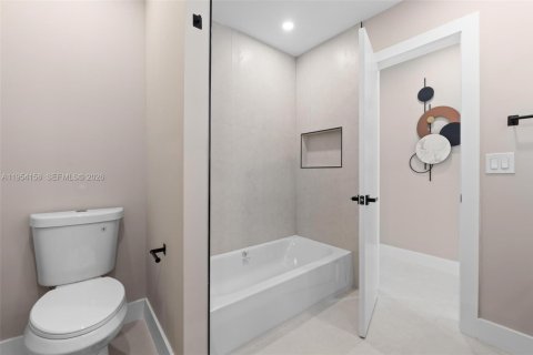 House in Plantation, Florida 3 bedrooms, 159.05 sq.m. № 2009368 - photo 27