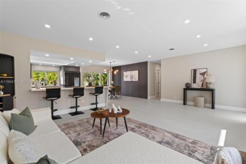 House in Plantation, Florida 3 bedrooms, 159.05 sq.m. № 2009368 - photo 8