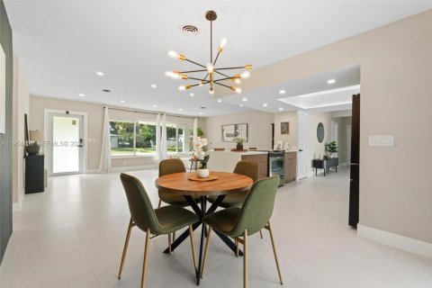 House in Plantation, Florida 3 bedrooms, 159.05 sq.m. № 2009368 - photo 15