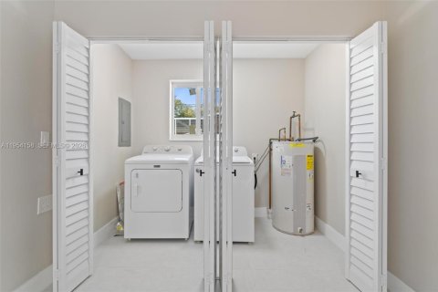 House in Plantation, Florida 3 bedrooms, 159.05 sq.m. № 2009368 - photo 22