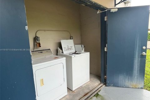 Casa en alquiler en Miami, Florida, 1 dormitorio, 810.39 m2 № 1937368 - foto 17