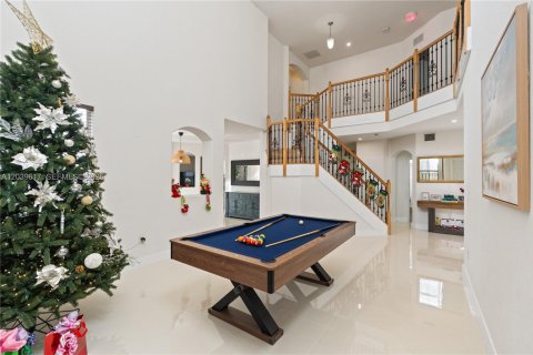 House in Doral, Florida 4 bedrooms, 283.63 sq.m. № 2086342 - photo 14