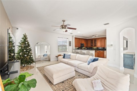 House in Doral, Florida 4 bedrooms, 283.63 sq.m. № 2086342 - photo 24