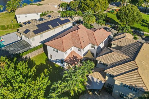 House in Doral, Florida 4 bedrooms, 283.63 sq.m. № 2086342 - photo 19