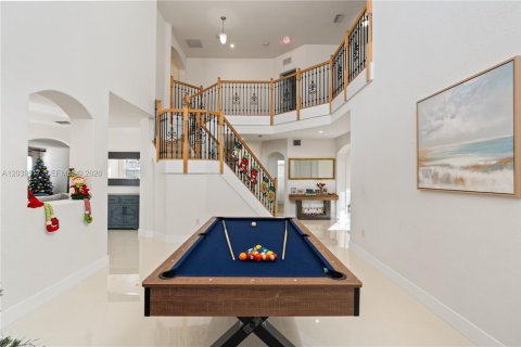 House in Doral, Florida 4 bedrooms, 283.63 sq.m. № 2086342 - photo 10