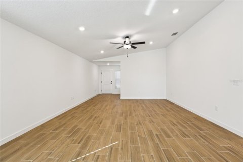 Villa ou maison à louer à Brooksville, Floride: 3 chambres, 158.58 m2 № 2150578 - photo 2