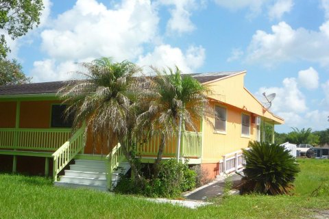 Villa ou maison à vendre à Port St. Lucie, Floride: 2 chambres, 102.56 m2 № 2242519 - photo 4