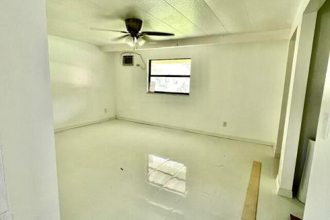 Villa ou maison à vendre à Port St. Lucie, Floride: 2 chambres, 102.56 m2 № 2242519 - photo 10