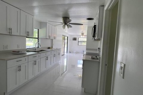 Villa ou maison à vendre à Port St. Lucie, Floride: 2 chambres, 102.56 m2 № 2242519 - photo 14