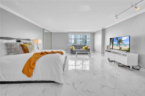 Кондоминиум с 1 спальней в Холливуд, Флорида № 2005421