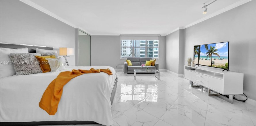 Кондоминиум с 1 спальней в Холливуд, Флорида № 2005421