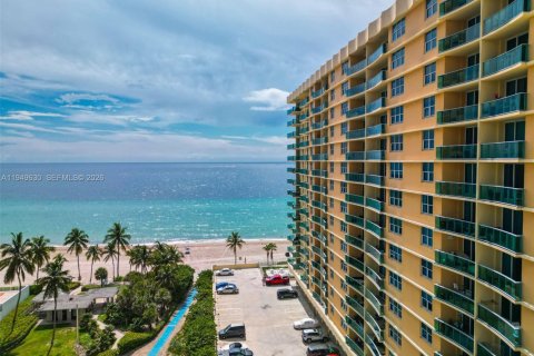 Снять в аренду кондоминиум в Холливуд, Флорида 1 спальня, 54.81м2, № 2005421 - фото 24