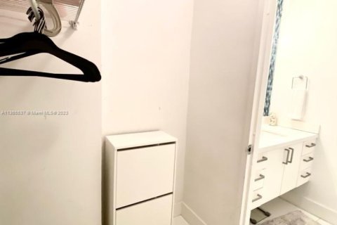 Снять в аренду кондоминиум в Майами-Бич, Флорида 49.24м2, № 1971436 - фото 8