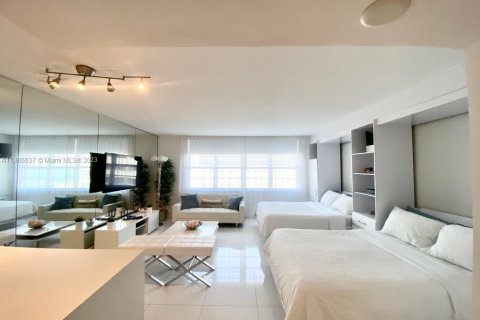 Снять в аренду кондоминиум в Майами-Бич, Флорида 49.24м2, № 1971436 - фото 1