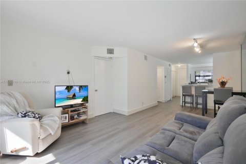 Copropriété à vendre à Tamarac, Floride: 2 chambres, 91.51 m2 № 1697741 - photo 7