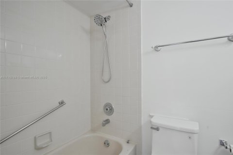 Copropriété à vendre à Tamarac, Floride: 2 chambres, 91.51 m2 № 1697741 - photo 21