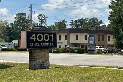 Propiedad comercial en alquiler en Gainesville, Florida, 139.35 m2 № 1915520 - foto 1