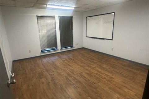 Propiedad comercial en alquiler en Gainesville, Florida, 139.35 m2 № 1915520 - foto 9