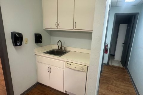 Propiedad comercial en alquiler en Gainesville, Florida, 139.35 m2 № 1915520 - foto 8