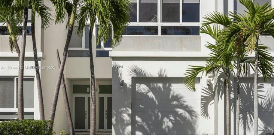 Touwnhouse à North Miami, Floride 3 chambres, 225.29 m2 № 1688755