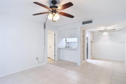Condominio en venta en New Port Richey, Florida, 1 dormitorio, 67.63 m2 № 2098878 - foto 25