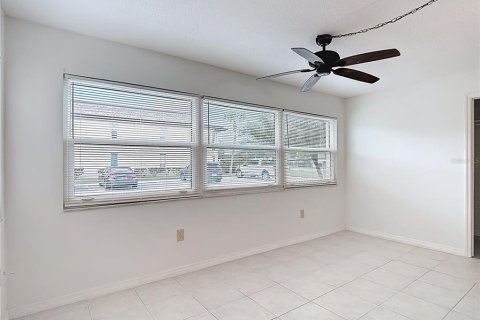 Condominio en venta en New Port Richey, Florida, 1 dormitorio, 67.63 m2 № 2098878 - foto 8