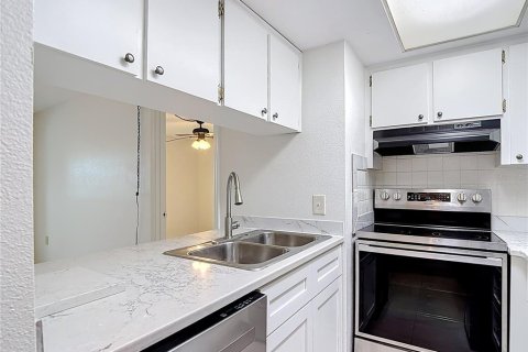 Condominio en venta en New Port Richey, Florida, 1 dormitorio, 67.63 m2 № 2098878 - foto 14