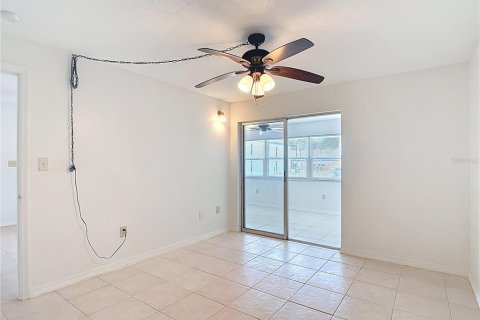 Condominio en venta en New Port Richey, Florida, 1 dormitorio, 67.63 m2 № 2098878 - foto 22