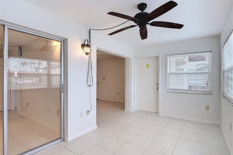 Condominio en venta en New Port Richey, Florida, 1 dormitorio, 67.63 m2 № 2098878 - foto 9