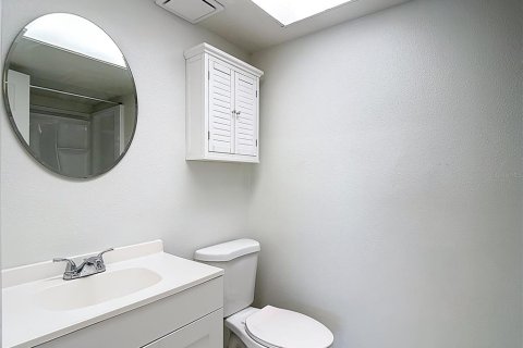 Condominio en venta en New Port Richey, Florida, 1 dormitorio, 67.63 m2 № 2098878 - foto 4