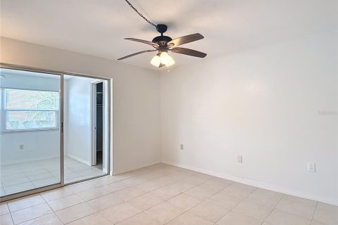 Condominio en venta en New Port Richey, Florida, 1 dormitorio, 67.63 m2 № 2098878 - foto 18