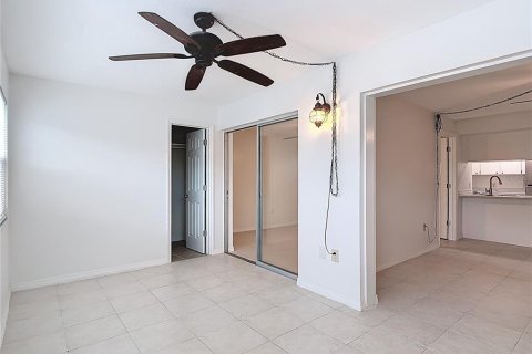 Condominio en venta en New Port Richey, Florida, 1 dormitorio, 67.63 m2 № 2098878 - foto 2