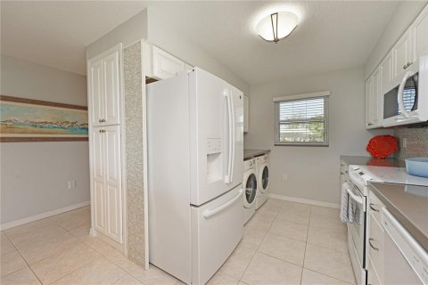 Condo in Bradenton, Florida, 2 bedrooms  № 1517254 - photo 14