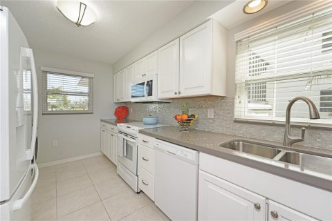 Condo in Bradenton, Florida, 2 bedrooms  № 1517254 - photo 13