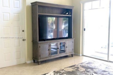 Снять в аренду таунхаус в Юпитер, Флорида 2 спальни, 102.29м2, № 2057405 - фото 3