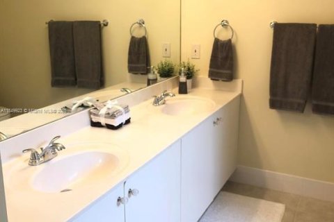 Снять в аренду таунхаус в Юпитер, Флорида 2 спальни, 102.29м2, № 2057405 - фото 15