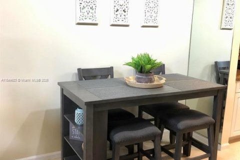 Снять в аренду таунхаус в Юпитер, Флорида 2 спальни, 102.29м2, № 2057405 - фото 4