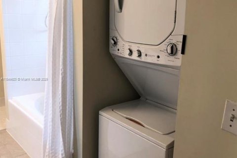 Снять в аренду таунхаус в Юпитер, Флорида 2 спальни, 102.29м2, № 2057405 - фото 14